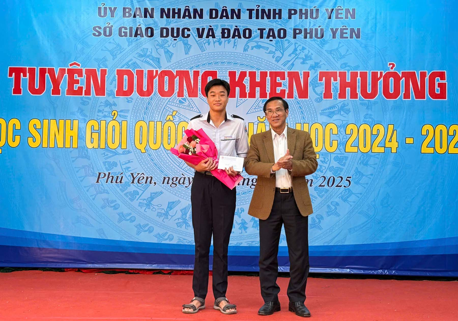 Tuyên dương 56 học sinh đoạt giải Kỳ thi chọn học sinh giỏi quốc gia và cuộc thi Tiếng nói Xanh