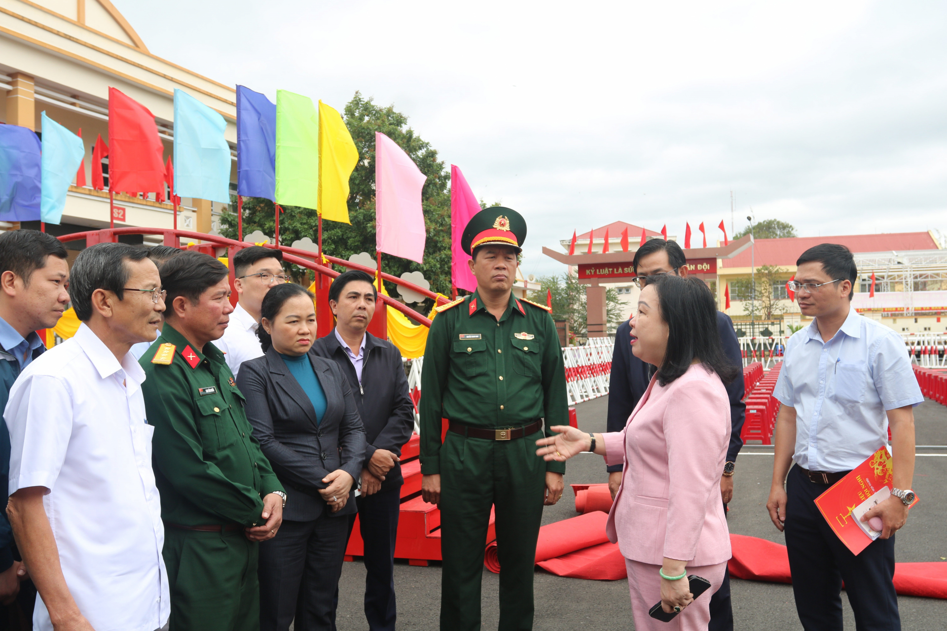 Phó Bí thư thường trực Tỉnh ủy Cao Thị Hòa An kiểm tra công tác tuyển chọn, gọi công dân nhập ngũ năm 2025