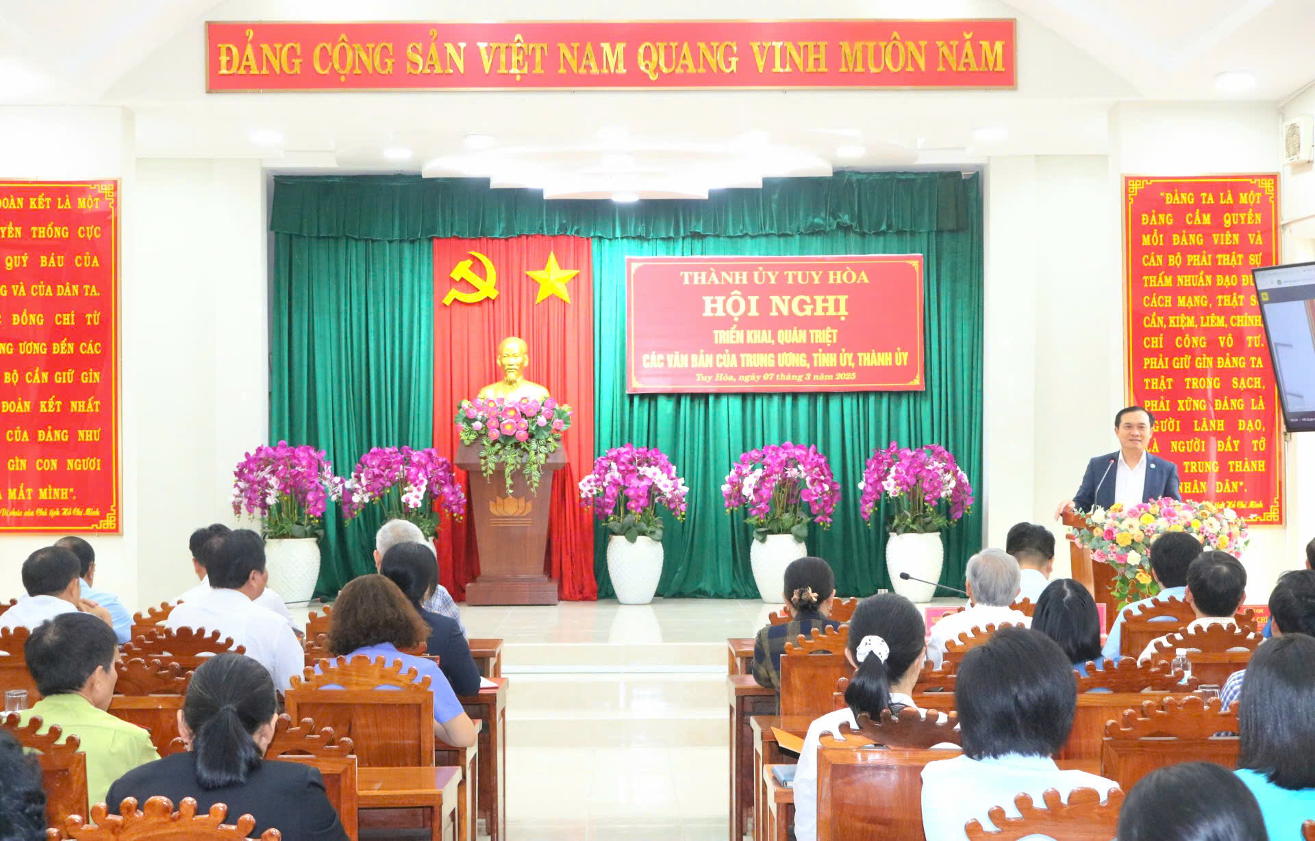 Quang cảnh hội nghị. Ảnh: KHÁNH HÀ