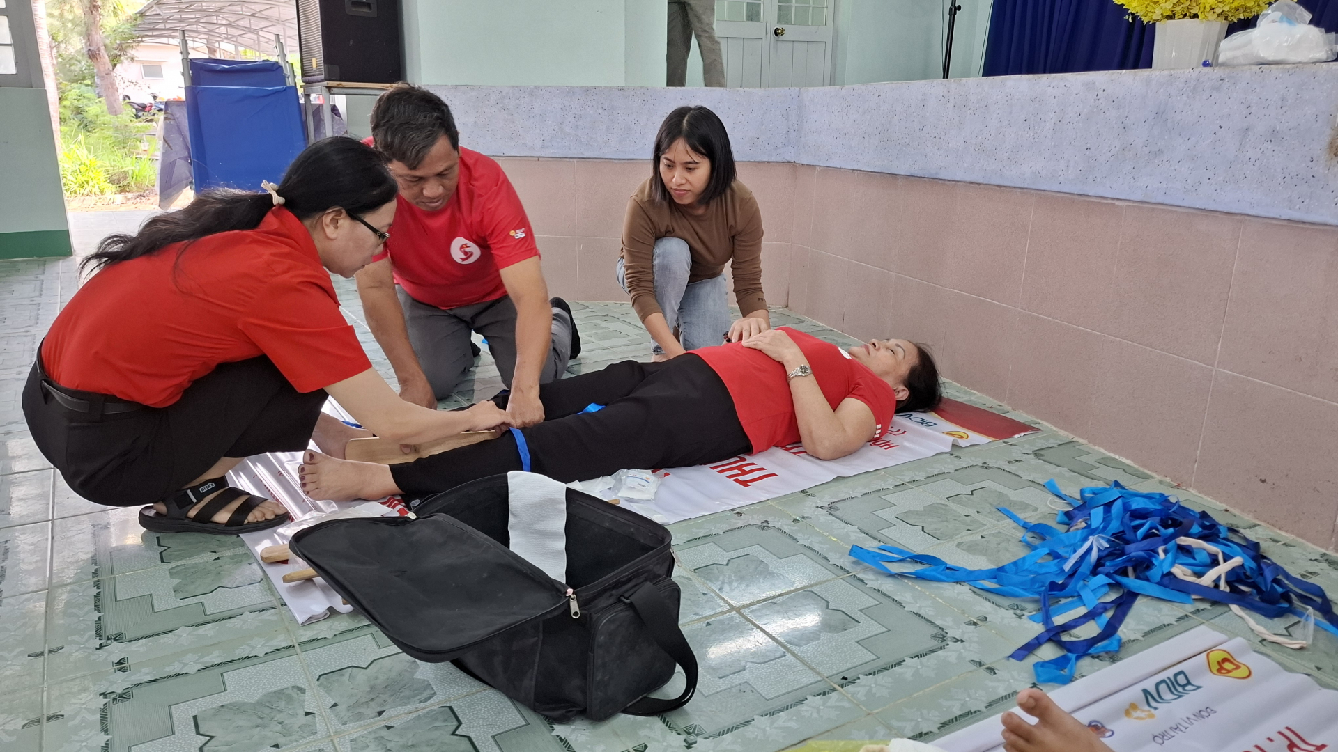 Sơ cấp cứu cho người gặp tai nạn gãy xương đùi
