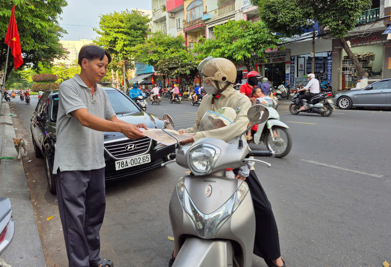 Ban đọc nhận báo 