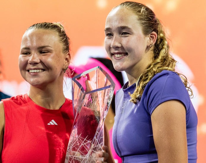 Mirra Andreeva (phải) cùng Diana Shnaider lên ngôi tại Miami mở rộng