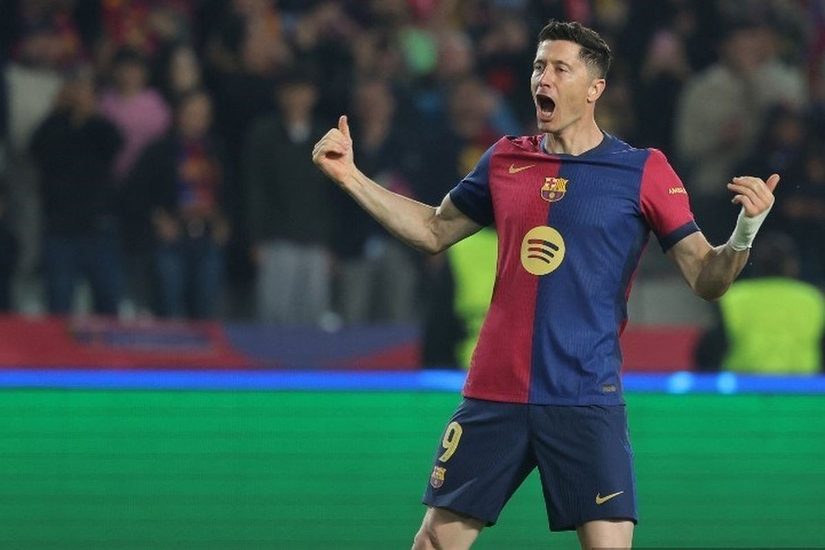 Lewandowski lập cú đúp vào lưới đội bóng cũ Dortmund. Nguồn: AFP