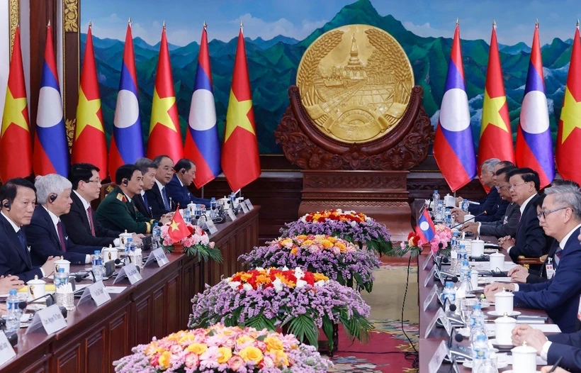 Chủ tịch nước Lương Cường hội đàm với Tổng Bí thư, Chủ tịch nước Lào Thongloun Sisoulith. Ảnh: TTXVN