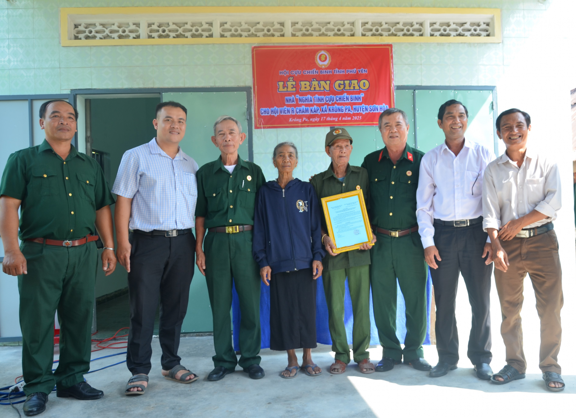 Bàn giao nhà Nghĩa tình cựu chiến binh tại Sơn Hòa