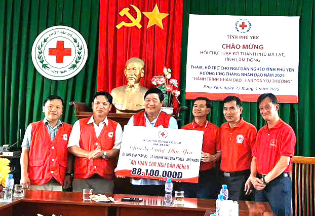 Hỗ trợ xây nhà và sinh kế cho ngư dân nghèo