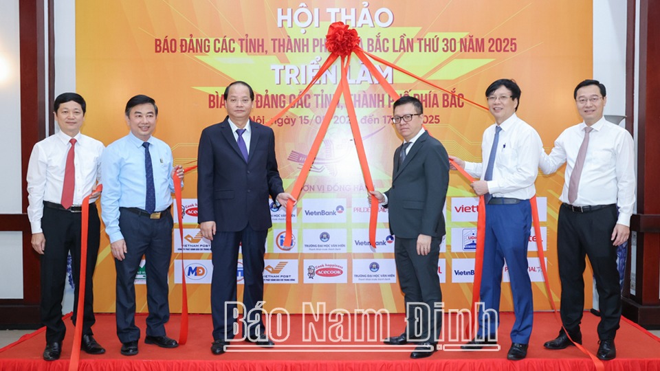 Lễ ra mắt Chuyên trang đặc biệt của Báo HàNộimới tuyên truyền về “Đại hội Đảng các cấp hướng tới Đại hội XIV của Đảng”.
