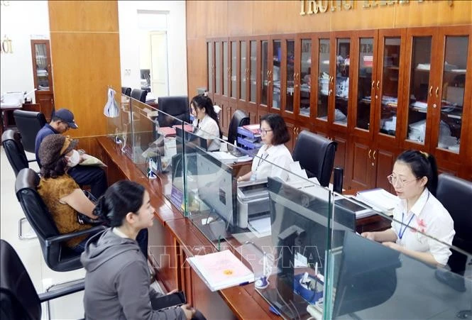 Processing administrative procedures at the One-Stop-Shop office in Dong Hoi city, Quang Binh province. Photo: VNA