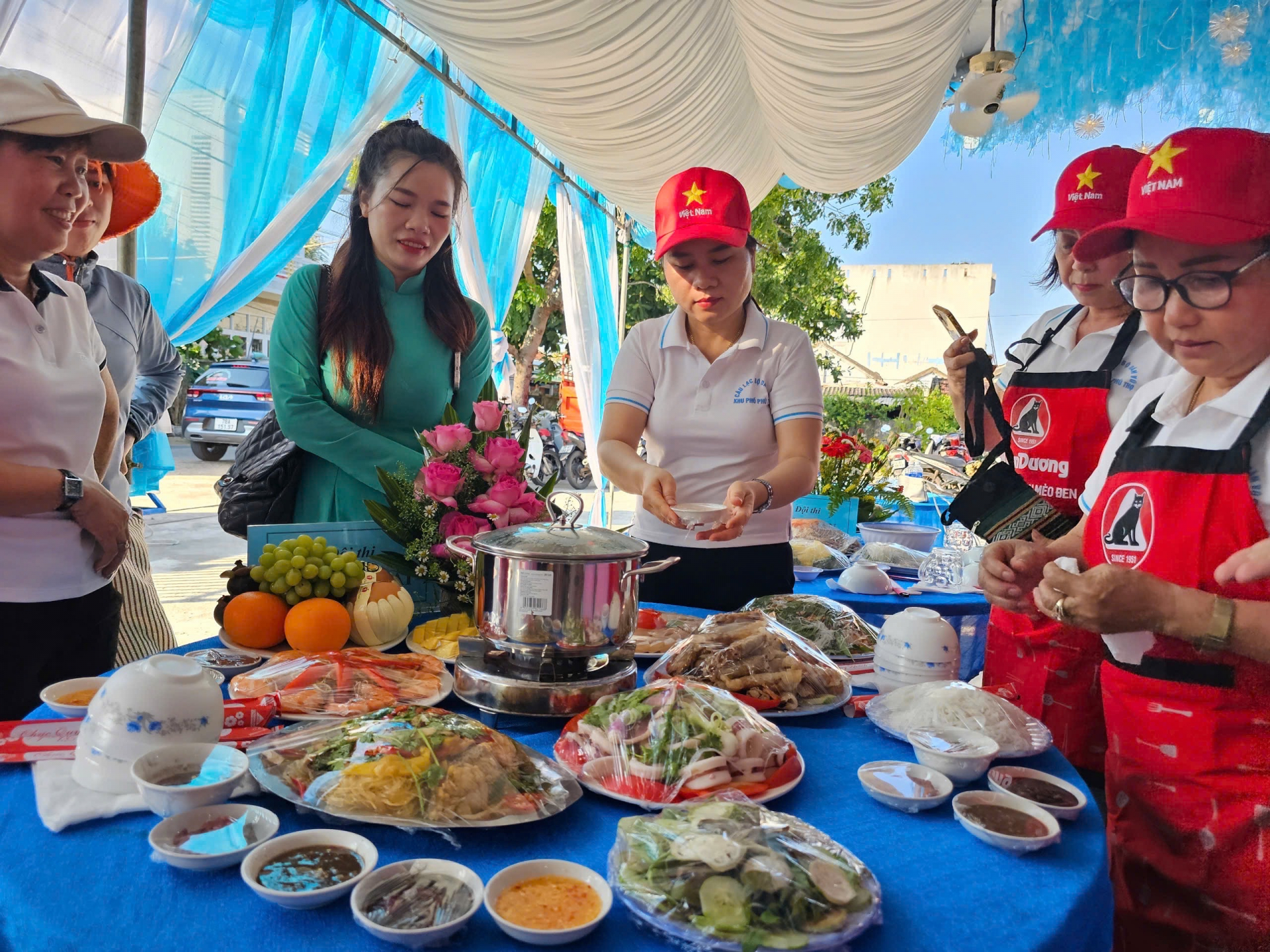 Sôi nổi chuỗi hoạt động “Du lịch cộng đồng - Kết nối giá trị truyền thống”
