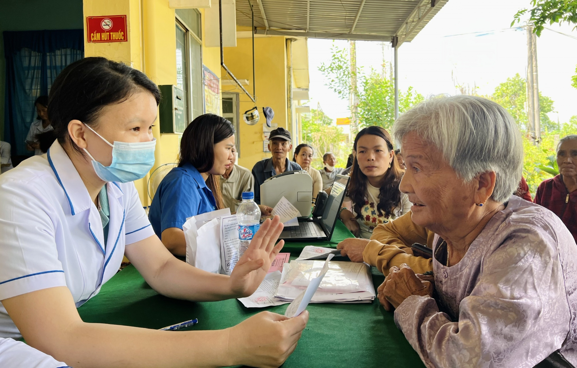 Mang “Ánh sáng tuổi vàng” đến người dân