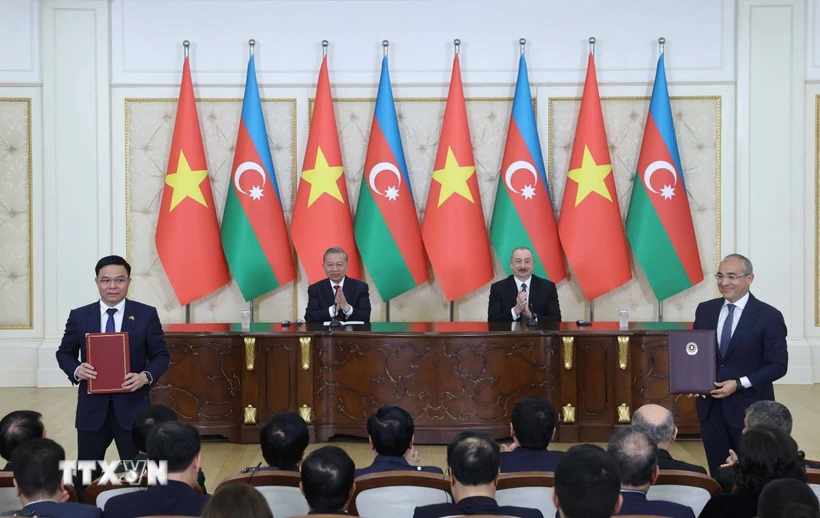 Việt Nam - Azerbaijan trao đổi nhiều văn kiện hợp tác trên các lĩnh vực