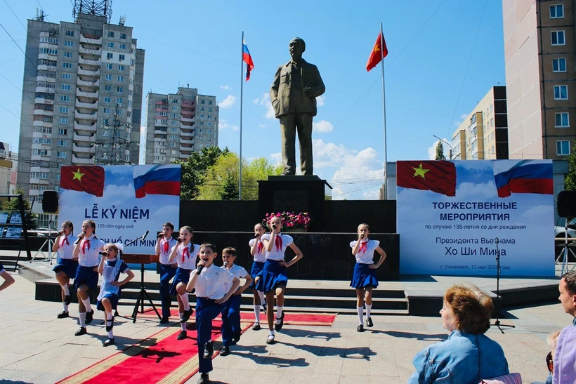 Kỷ niệm 135 năm ngày sinh của Chủ tịch Hồ Chí Minh tại quê hương của V. I. Lenin