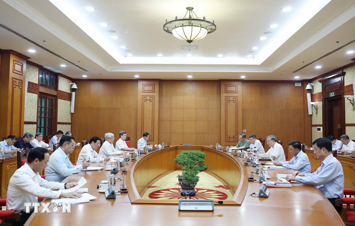Tổng Bí thư Tô Lâm chủ trì cuộc họp Ban Bí thư về việc triển khai tình hình lấy ý kiến nhân dân, các ngành, cấp về nội dung sửa đổi, bổ sung một số điều của Hiến pháp năm 2013. Ảnh: TTXVN