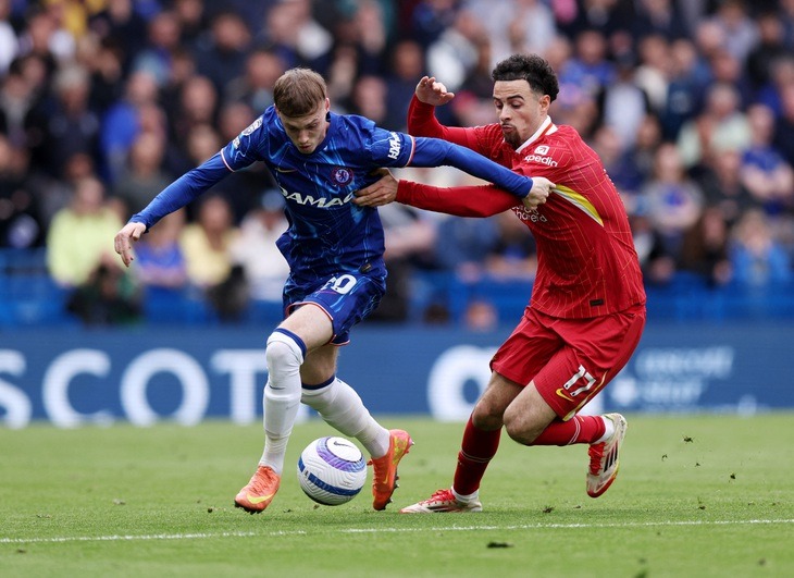Premier League: Nhà vô địch Liverpool để thua Chelsea, M.U lập kỷ lục buồn