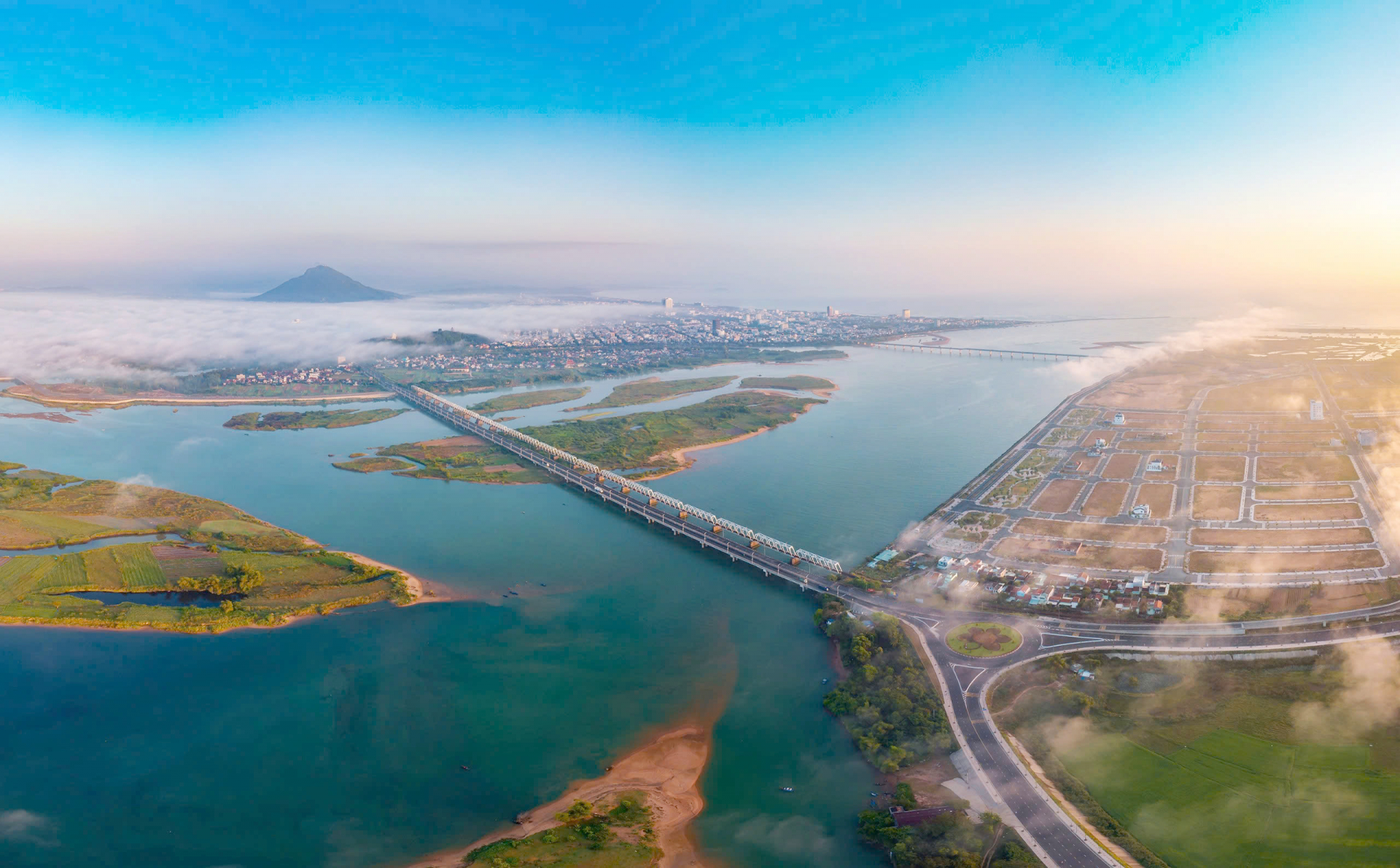Sông Đà Rằng, hạ lưu của sông Ba chảy qua TP Tuy Hòa, trước khi đổ ra biển Đông. Ảnh: HUỲNH LÊ VIỄN DUY