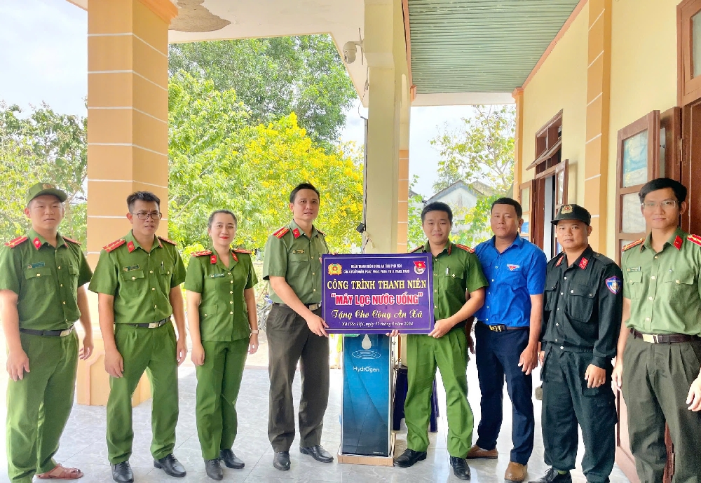 2 điển hình tiêu biểu của Phú Yên được tôn vinh tại triển lãm “Những tấm gương bình dị mà cao quý”