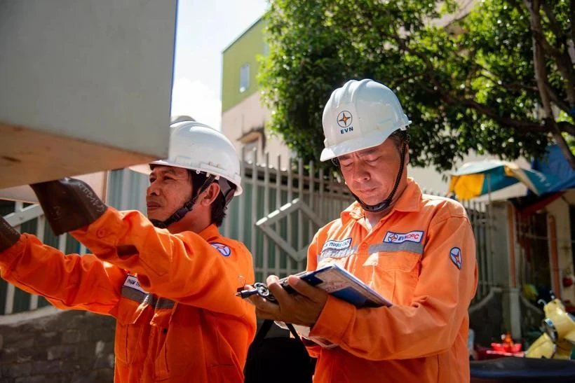The average retail electricity price increases by 4.8% starting from May 10. Photo: VNA