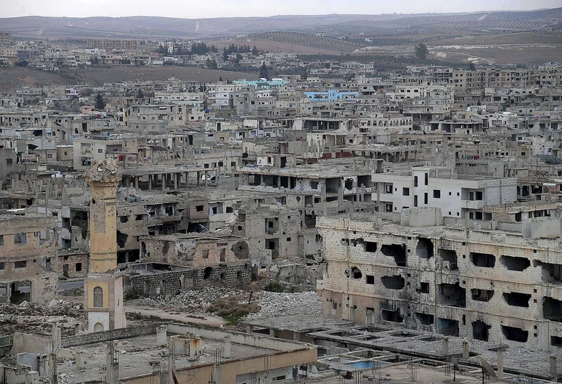 Những tòa nhà bị hư hại nặng nề do chiến sự tại Daraa, Syria. Ảnh: THX/TTXVN