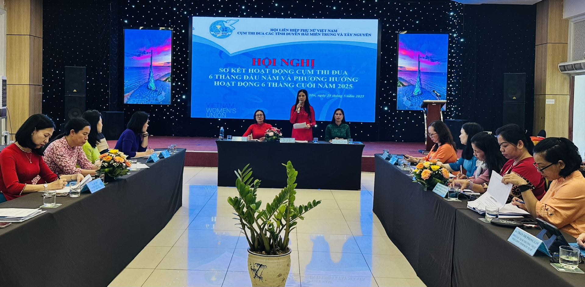 Phó Chủ tịch Hội LHPN Việt Nam Trần Lan Phương phát biểu chỉ đạo hội nghị. Ảnh: NGỌC DUNG