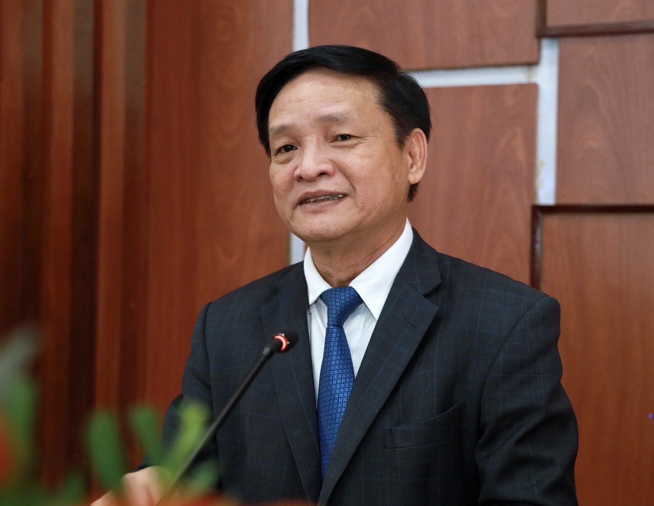 Phó Chủ tịch thường trực UBND tỉnh Lê Tấn Hổ phát biểu chúc mừng và cảm ơn các nhà đầu tư đã lựa chọn đầu tư vào tỉnh Phú Yên. Ảnh: KHÁNH HÀ