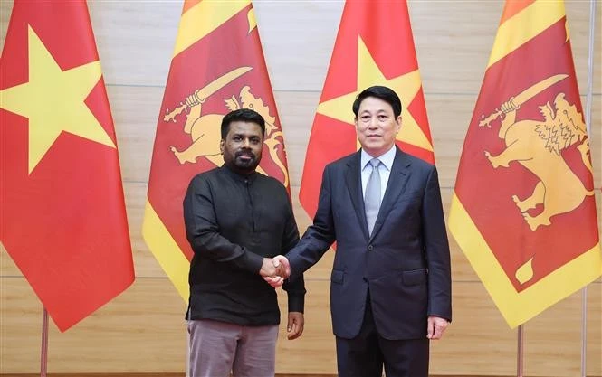 Vietnamese President Luong Cuong and his Sri Lankan counterpart Anura Kumara Dissanayaka at the banquet held in honour of the latter in Hanoi on May 5. Photo: VNA