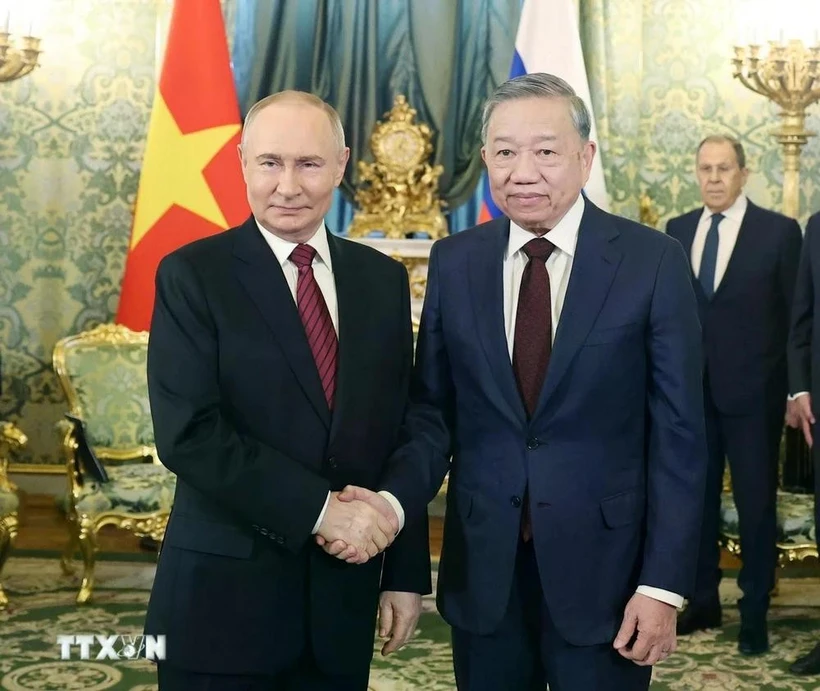 General Secretary of the Communist Party of Vietnam Central Committee To Lam (R) and Russian President Vladimir Putin at their talks in Moscow. Photo: VNA