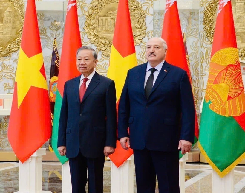 General Secretary of the Communist Party of Vietnam Central Committee To Lam (left) and Belarusian President Aleksandr Lukashenko in Minsk on May 12, 2025. Photo: VNA