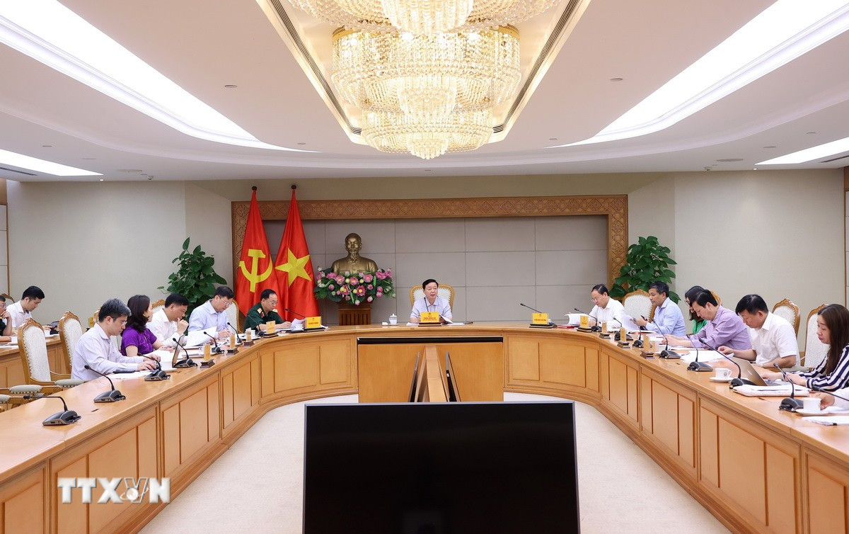 Phó Thủ tướng Trần Hồng Hà chủ trì cuộc họp. Ảnh: TTXVN