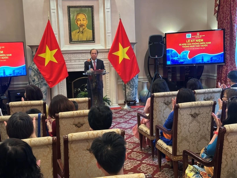 Đại sứ đặc mệnh toàn quyền Nguyễn Quốc Dũng phát biểu tại lễ kỷ niệm. Ảnh: TTXVN