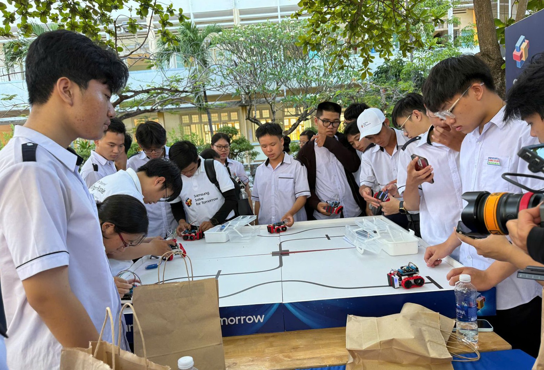 Hơn 150 học sinh tham gia trải nghiệm STEM