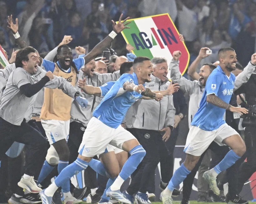 Napoli vô địch Serie A, biến Inter Milan thành cựu vương
