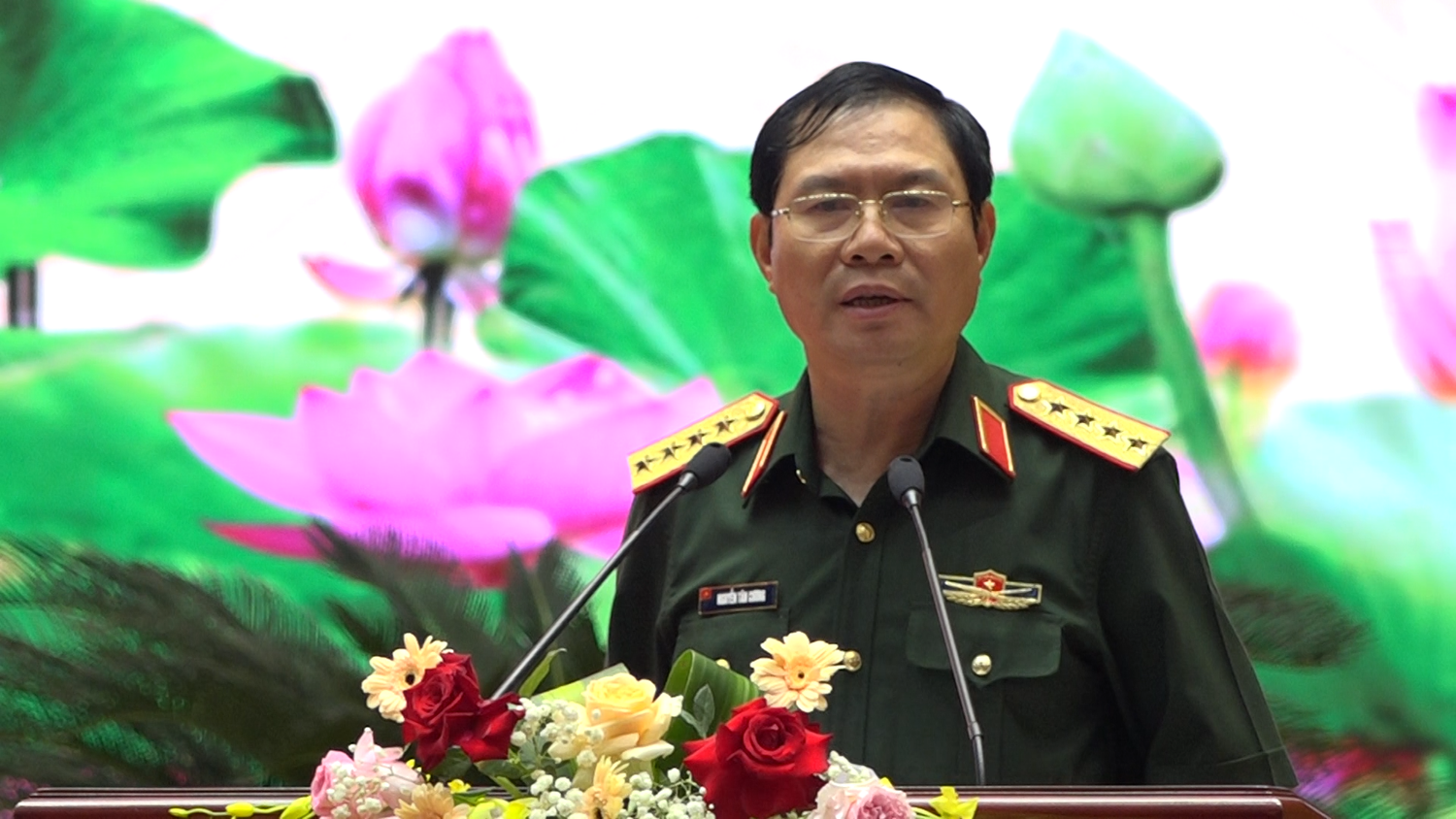 Đại tướng Nguyễn Tân Cương, Ủy viên Thường vụ Quân ủy Trung ương, Tổng Tham mưu trưởng Quân đội nhân dân Việt Nam, Thứ trưởng Quốc phòng, phát biểu kết luận Hội nghị. Ảnh: Vietnam+