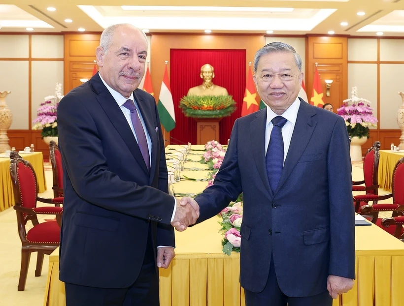 Party General Secretary To Lam (R) receives Hungarian President Sulyok Tamás in Hanoi on May 28. Photo: VNA