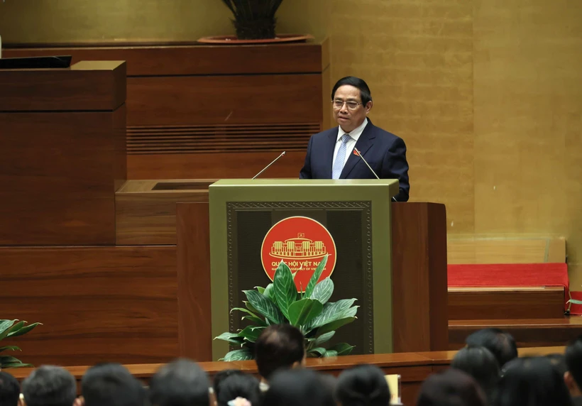 PM Pham Minh Chinh delivers the report at the session. Photo: VNA