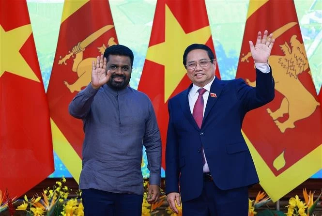 Prime Minister Pham Minh Chinh (R) meets with Sri Lankan President Sri Lankan President Anura Kumara Dissanayaka in Hanoi. Photo: VNA