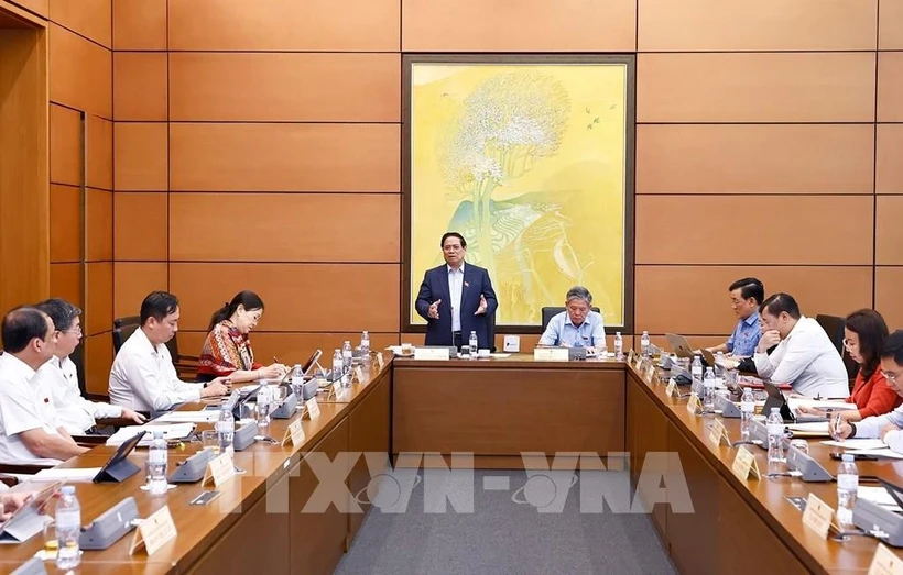 Prime Minister Pham Minh Chinh speaks at the group discussion on May 23 morning. Photo: VNA