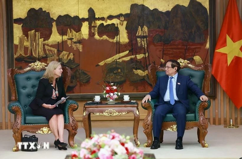 Prime Minister Pham Minh Chinh (R) receives Mariam J. Sherman, World Bank Country Director for Vietnam, Cambodia and Laos in Hanoi on May 15. Photo: VNA