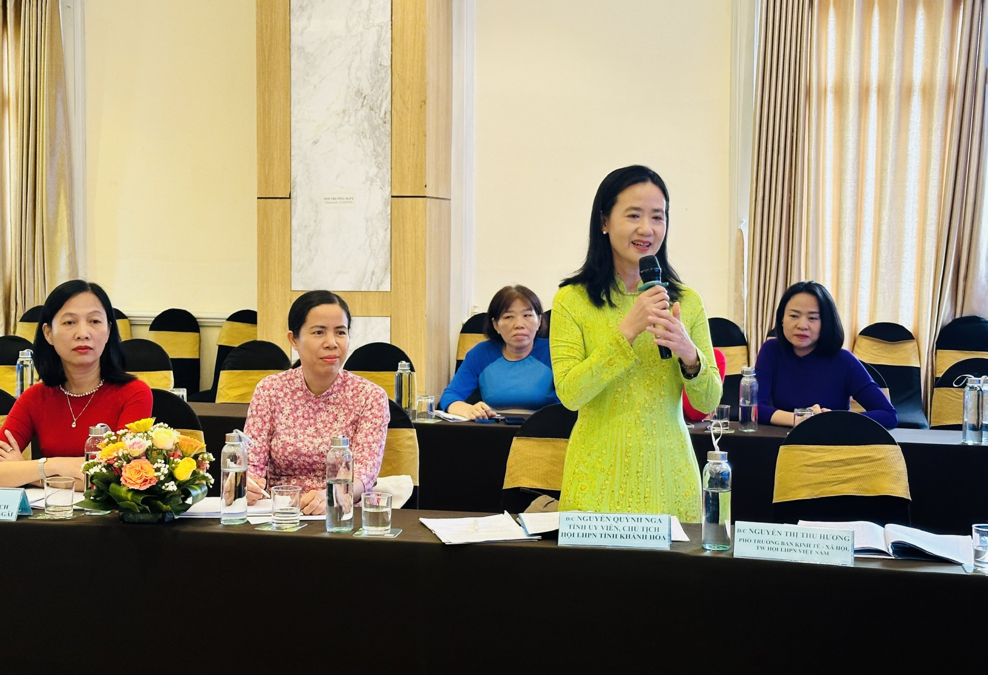 Lãnh đạo Hội LHPN tỉnh Khánh Hòa phát biểu tại hội nghị. Ảnh: NGỌC DUNG