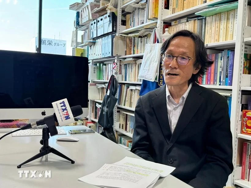 Professor Shimizu Masaaki at Osaka University. Photo: VNA