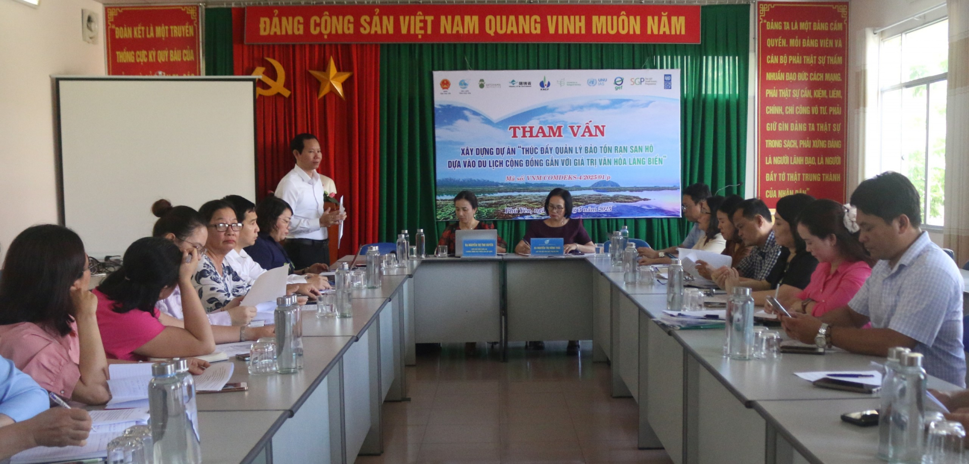 TS  Nguyễn Khắc Toàn cho rằng dự án có ý nghĩa rất lớn trong việc bảo tồn hệ sinh thái rạn san hô – một tài nguyên thiên nhiên đang bị đe dọa tại nhiều khu vực ven biển.Ảnh: NGỌC DUNG