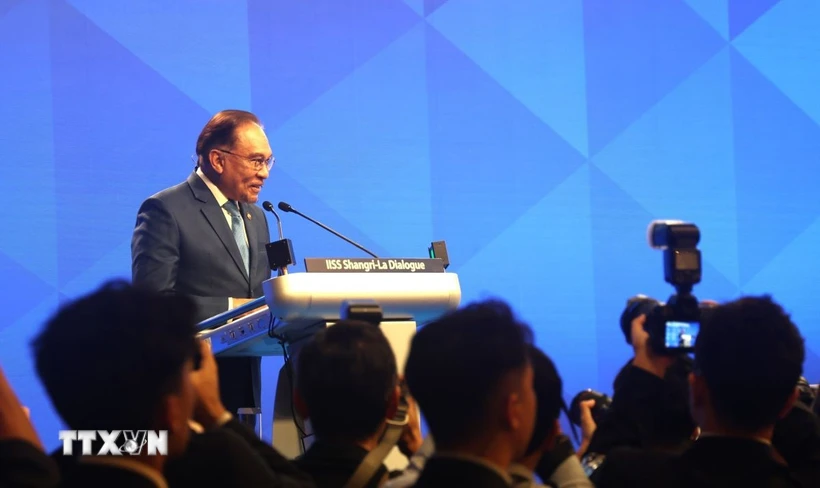Thủ tướng Malaysia Anwar Ibrahim phát biểu tại phiên đặc biệt. Ảnh: TTXVN