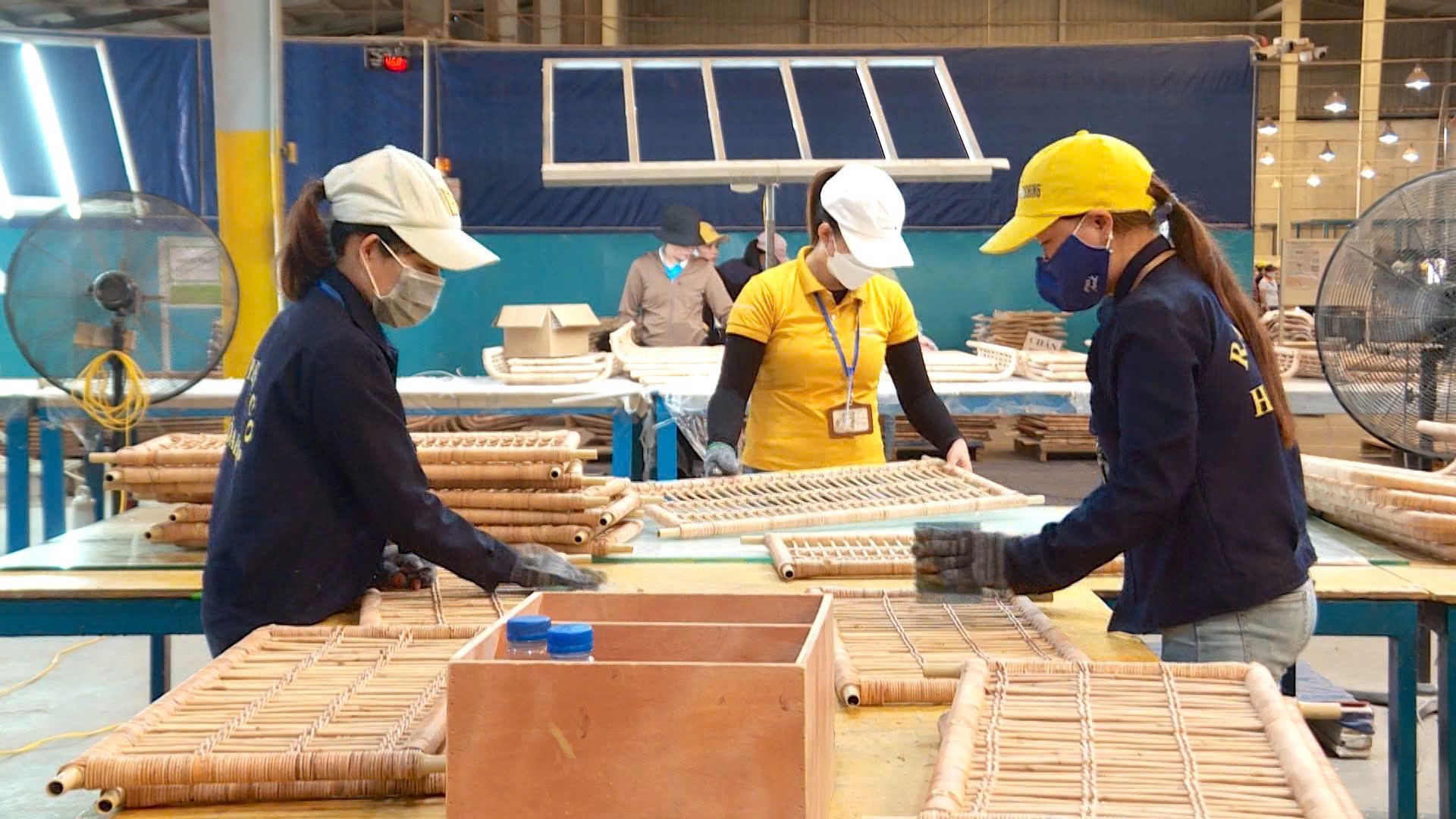 Businesses being hopeful for smoother production and operations in the near future. In the photo: Workers at a rattan product manufacturing factory in Dong Hoa town