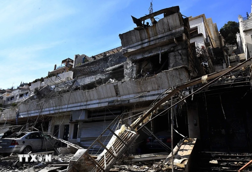 Tòa nhà bị trúng không kích của Israel tại Damascus, Syria. Ảnh: THX/TTXVN