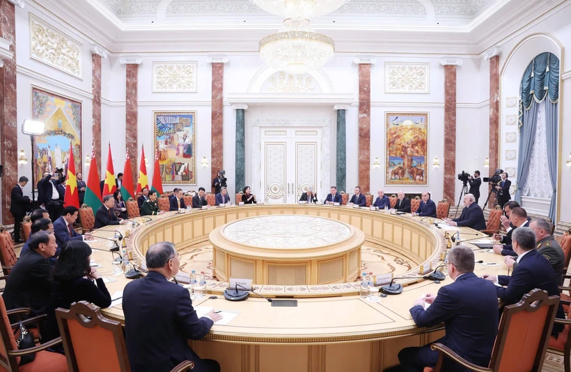 The talks between Vietnamese Party General Secretary To Lam and Belarusian President Aleksandr Lukashenko in Minsk on May 12, 2025. Photo: VNA