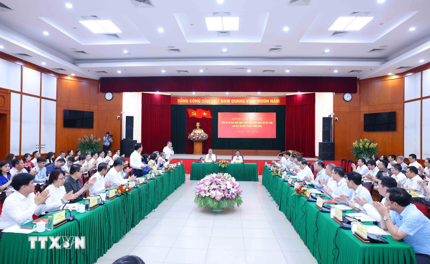 Quang cảnh buổi làm việc. Ảnh: TTXVN