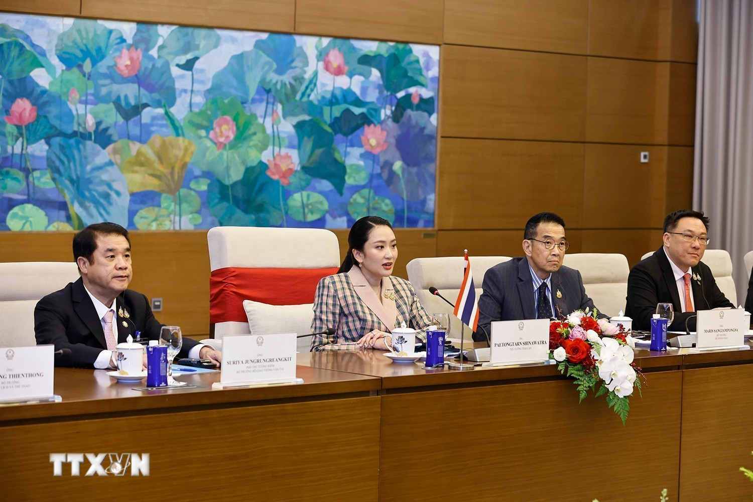 Thủ tướng Paetongtarn Shinawatra và đoàn Thái Lan tại cuộc hội kiến Chủ tịch Quốc hội Trần Thanh Mẫn. Ảnh: TTXVN