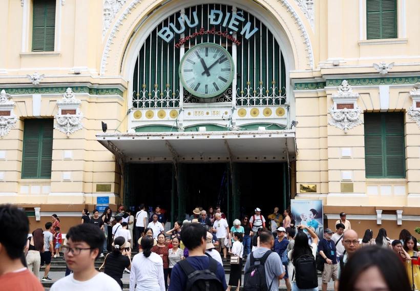 The Central Post Office in Ho Chi Minh City draws a large number of visitors during the five-day break. Photo: VNA
