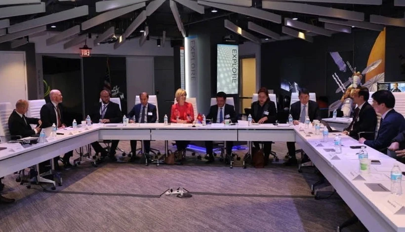 At the meeting between Minister of Industry and Trade Nguyen Hong Dien and representatives of the US defence and aerospace giant Lockheed Martin in May 20 in Washington DC. Photo: VNA