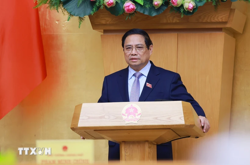 Prime Minister Pham Minh Chinh speaks at the Government’s April regular meeting. Photo: VNA