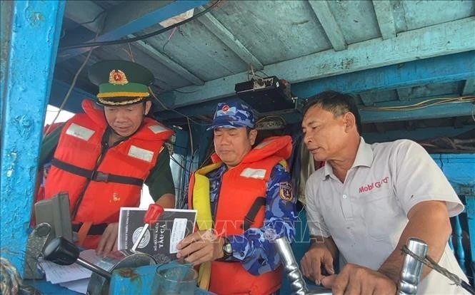 Phu Yen authorities conduct inspection of a fishing vessel. Photo: VNA